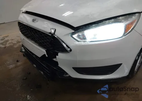 2016 Ford Focus Se z USA, uszkodzony, nr VIN 1FADP3F21GL297110